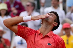  塞尔维亚队不断突破！，德约科维奇连续二十场比赛得分超过最后时刻胜出赢得满堂喝彩